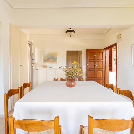 Vila The House Of Gratitude - Poolside Retreat Loutra Oraias Elenis Exteriér fotografie