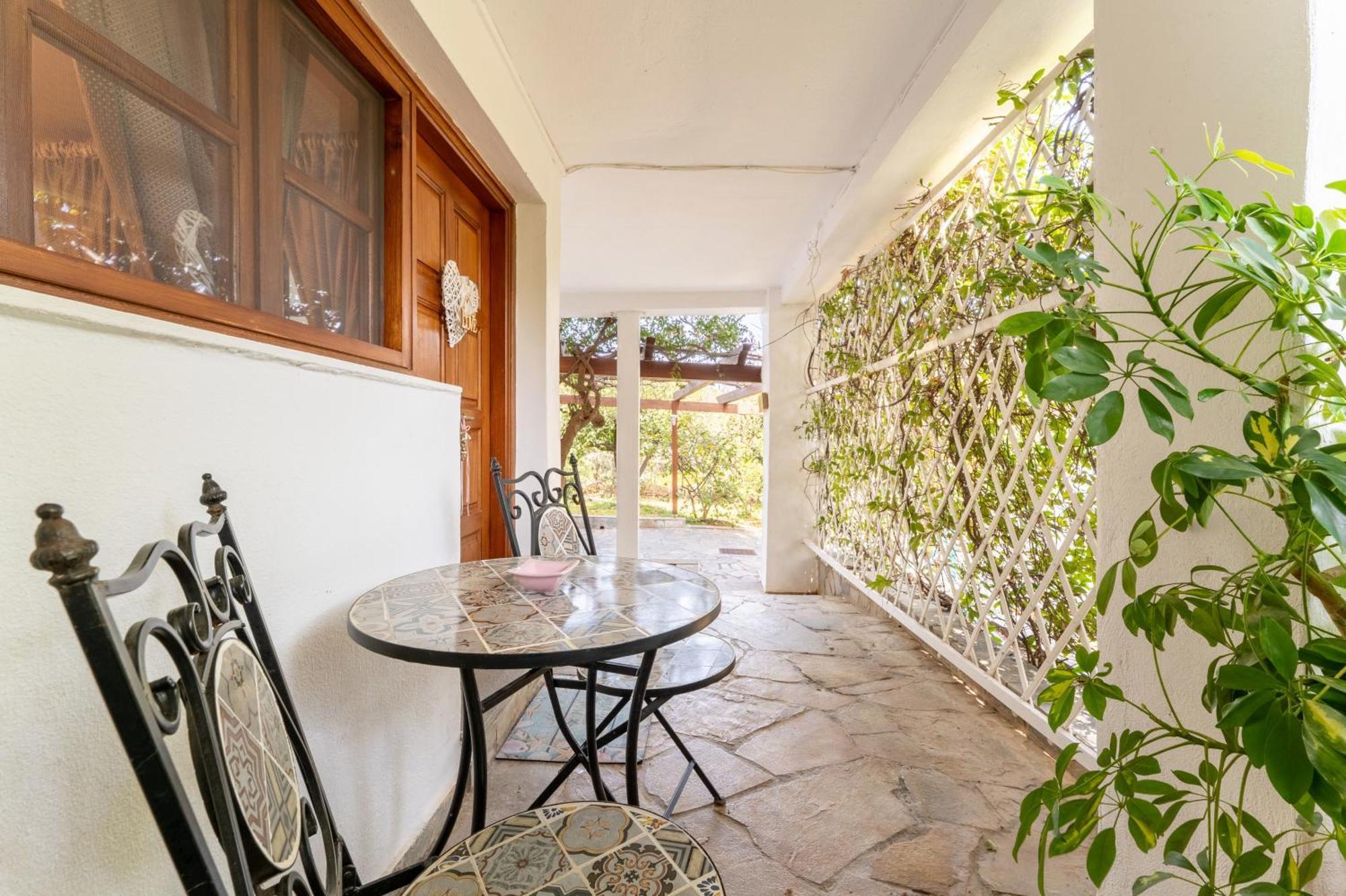 Vila The House Of Gratitude - Poolside Retreat Loutra Oraias Elenis Exteriér fotografie