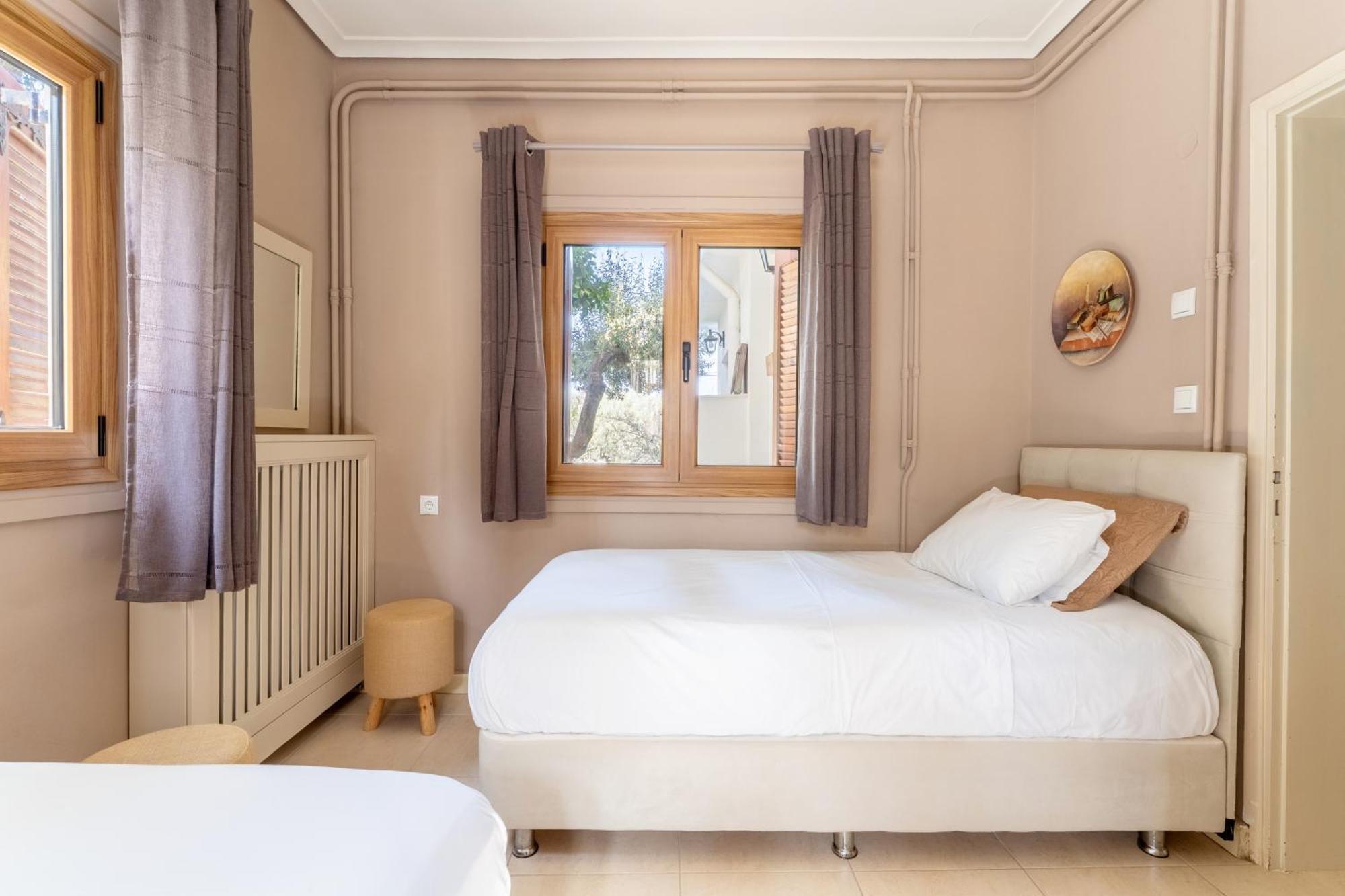 Vila The House Of Gratitude - Poolside Retreat Loutra Oraias Elenis Exteriér fotografie