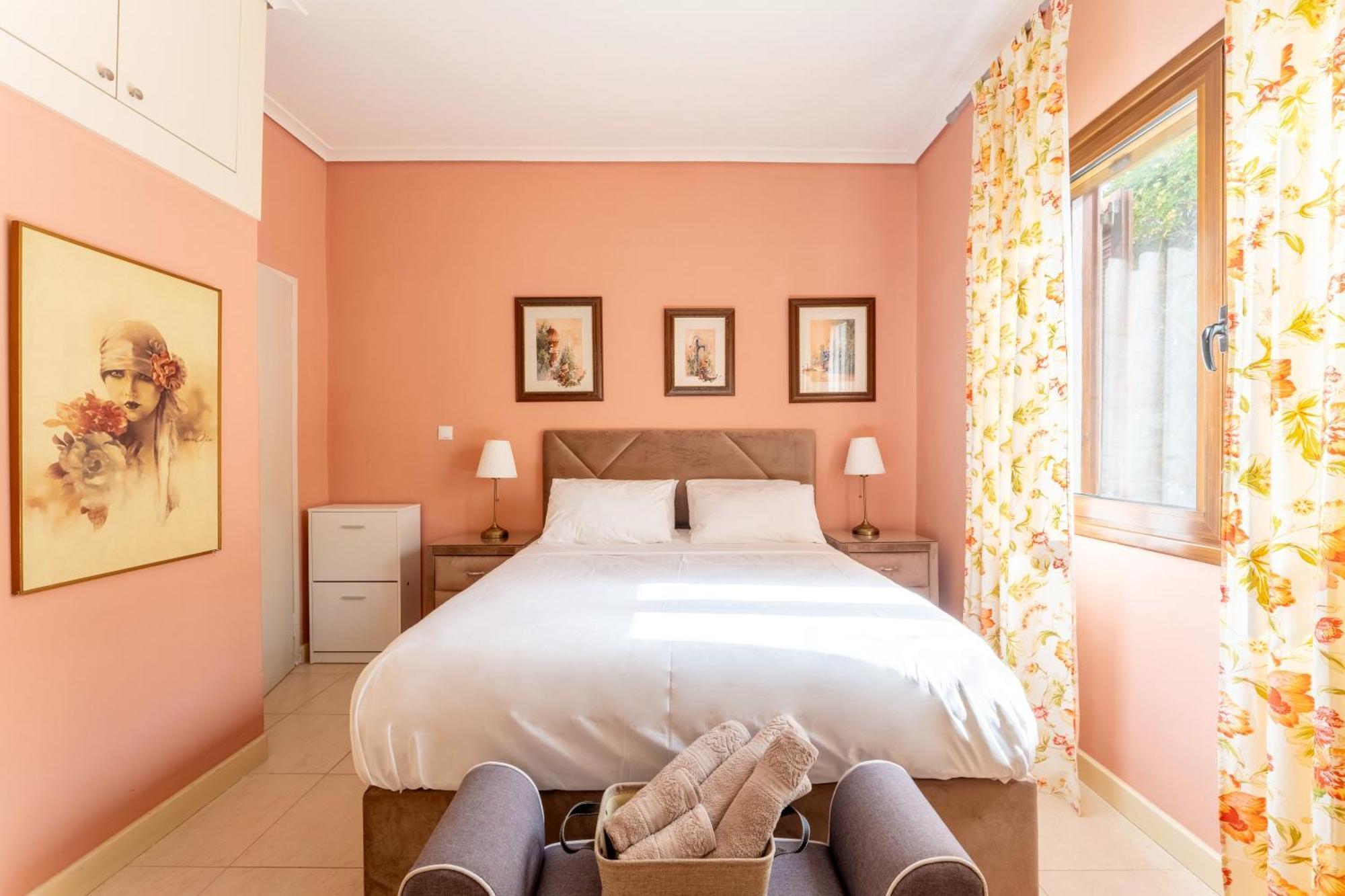 Vila The House Of Gratitude - Poolside Retreat Loutra Oraias Elenis Exteriér fotografie