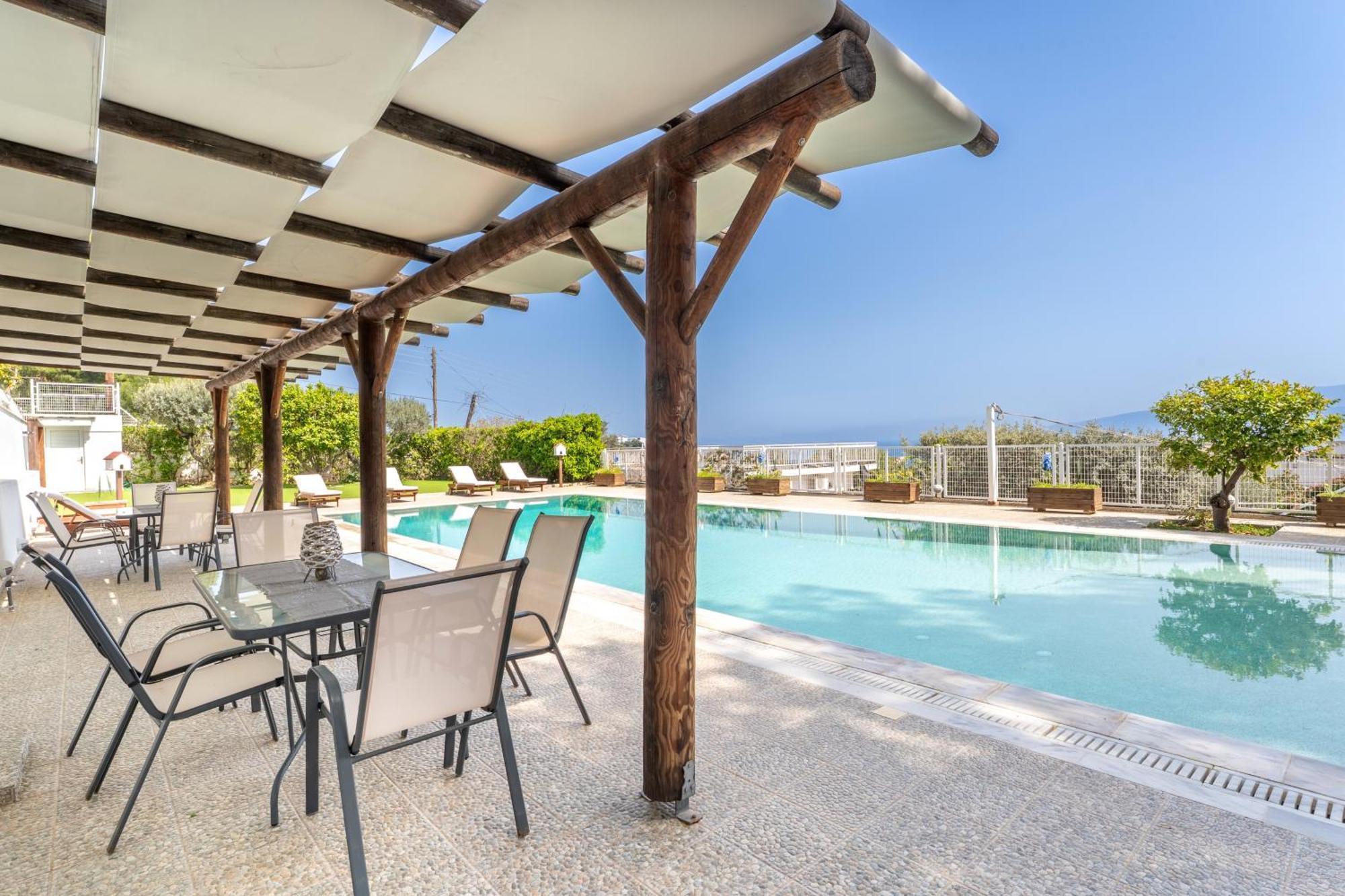 Vila The House Of Gratitude - Poolside Retreat Loutra Oraias Elenis Exteriér fotografie