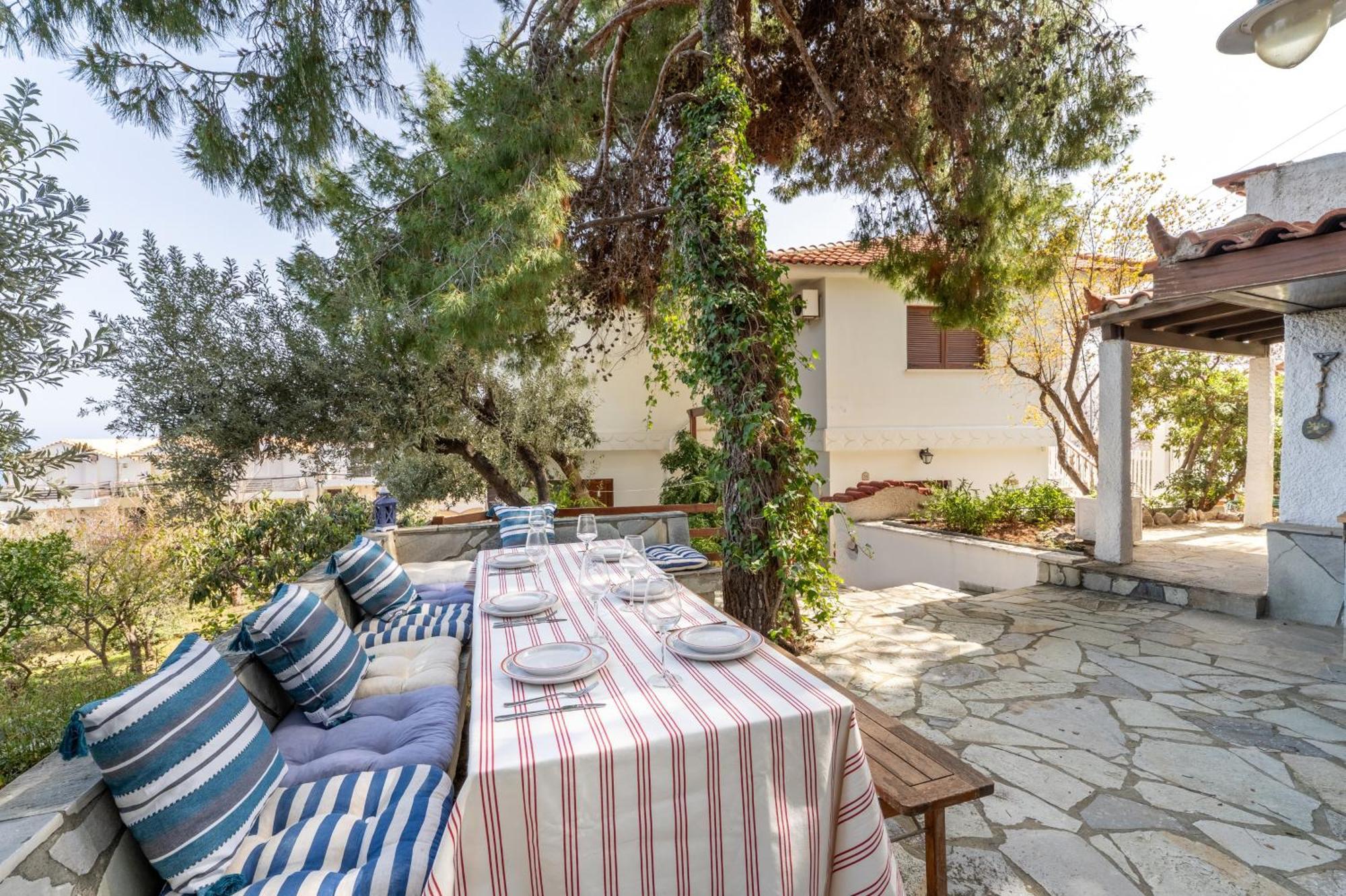 Vila The House Of Gratitude - Poolside Retreat Loutra Oraias Elenis Exteriér fotografie